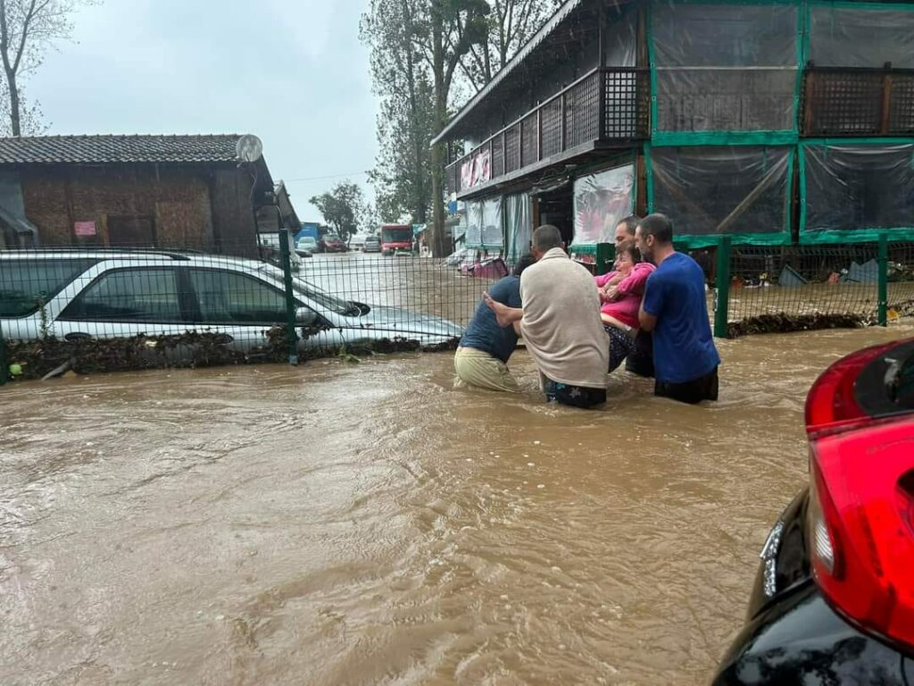 Inundații puternice în sud-vestul Bulgariei, în zonele Blagoevgrad și Sandanski din apropierea graniței cu Grecia