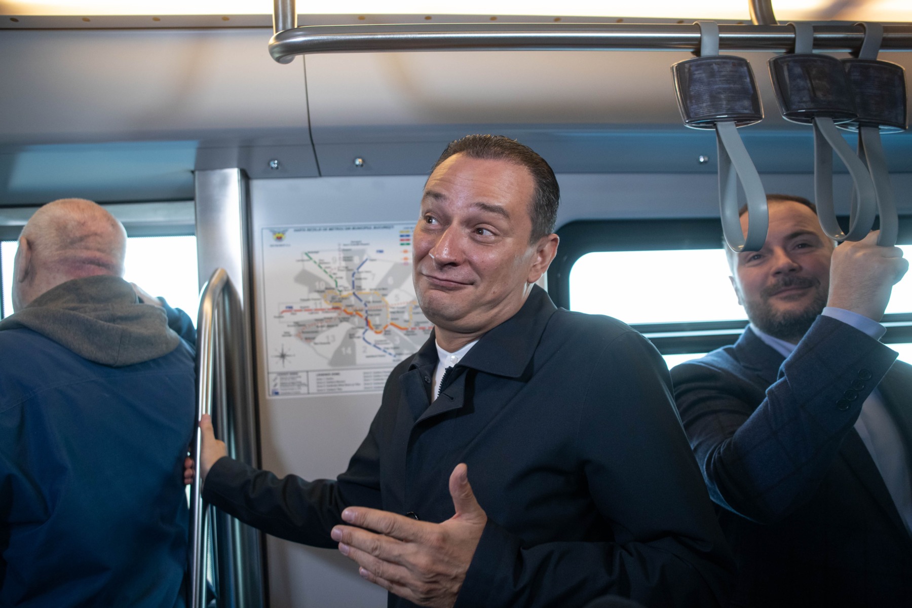 Sondaj AtlasIntel: Primele două poziţii în topul intenţiilor de vot, ocupate de Daniel Băluţă şi de Anca Alexandrescu, la diferenţă de 0,1%