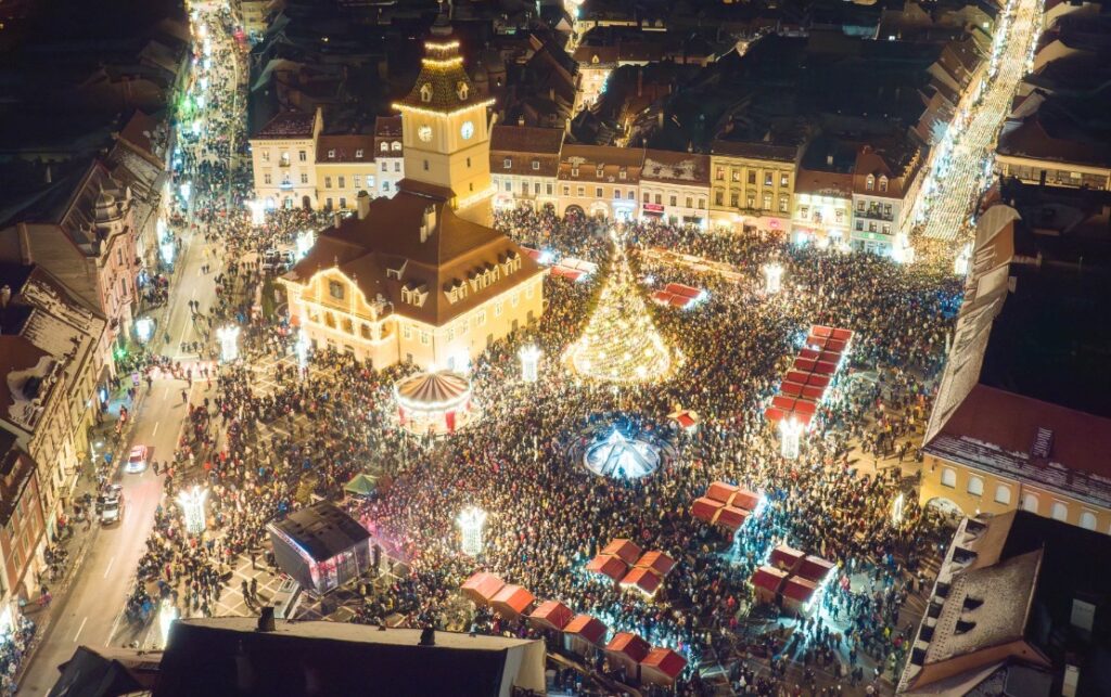 38.000 de euro, cea mai mare sumă plătită de un comerciant pentru o căsuță în Târgul de Crăciun din Brașov / Primăria a obținut 2 milioane de lei din închirierea standurilor