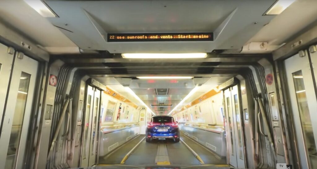 Pasagerii Eurostar se confruntă cu tarife mai mari din cauza impozitelor aplicate de Marea Britanie asupra tunelului de sub Canalul Mânecii