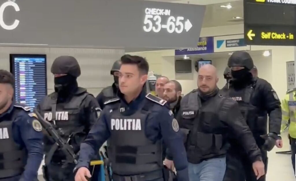 Laurentiu Ghita adus in tara, politie aeroport, suspect caz Adrian Kreiner