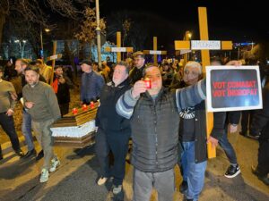 aur cruci protest comasate