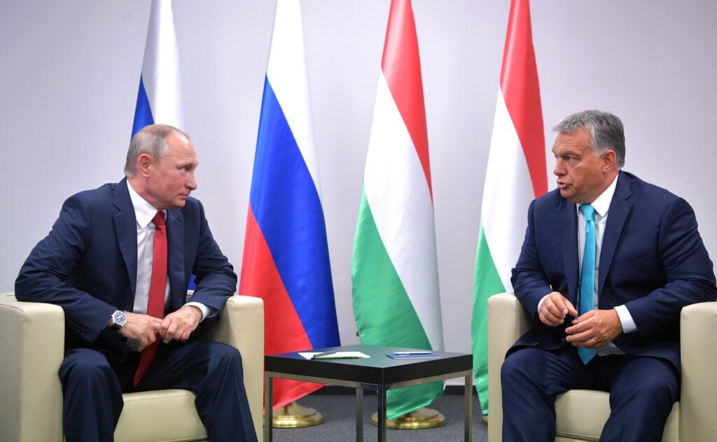 Viktor Orban spune că Ungaria va continua să cumpere hidrocarburi din Rusia / Putin salută poziţia „echilibrată” a Budapestei