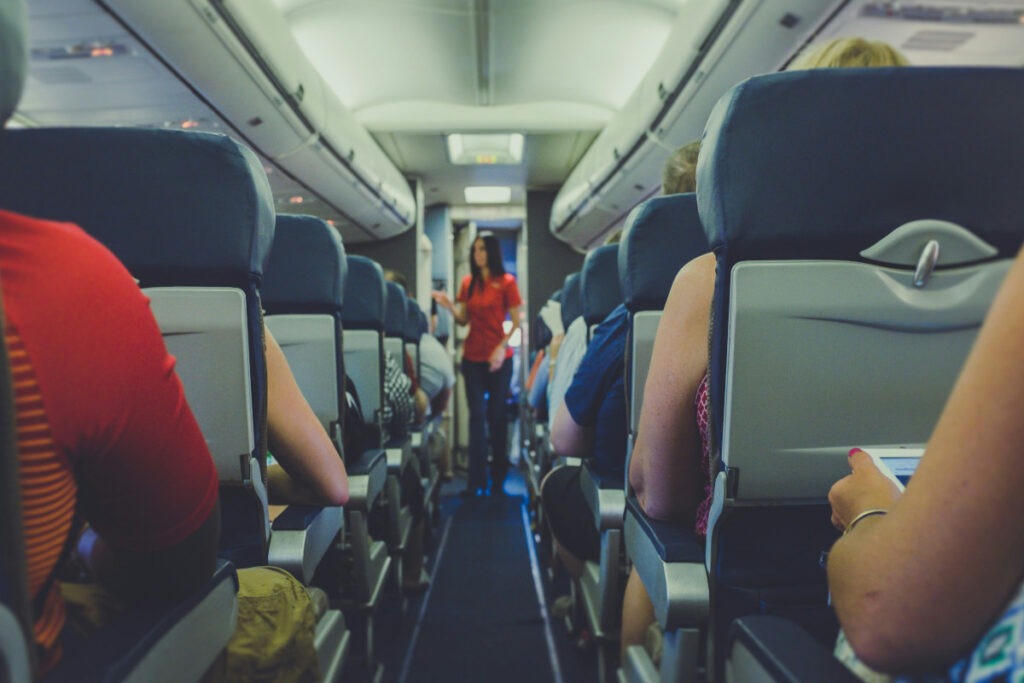 Secretarul transporturilor din SUA vrea mai multă politețe în călătoriile cu avionul