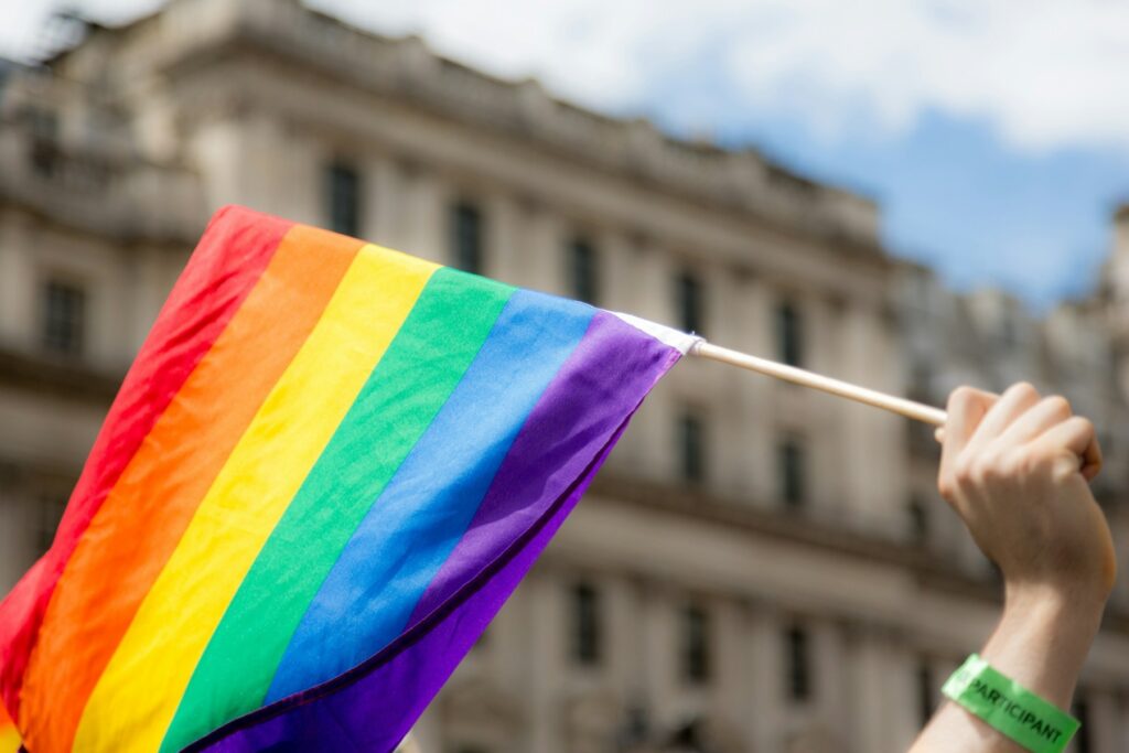 Cum a primit Polonia decizia justiției europene de a impune recunoașterea căsătoriilor gay încheiate în alt stat membru / Apărătorii drepturilor LGBT au salutat-o ca fiind istorică / Conservatorii acuză CJUE că vrea să ”supună în întregime statele membre agendei de stânga”
