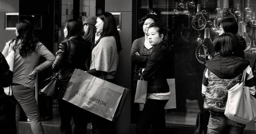 LVMH, louis vuitton, moda, vanzari louis vuitton scad, scadere profit lvmh 