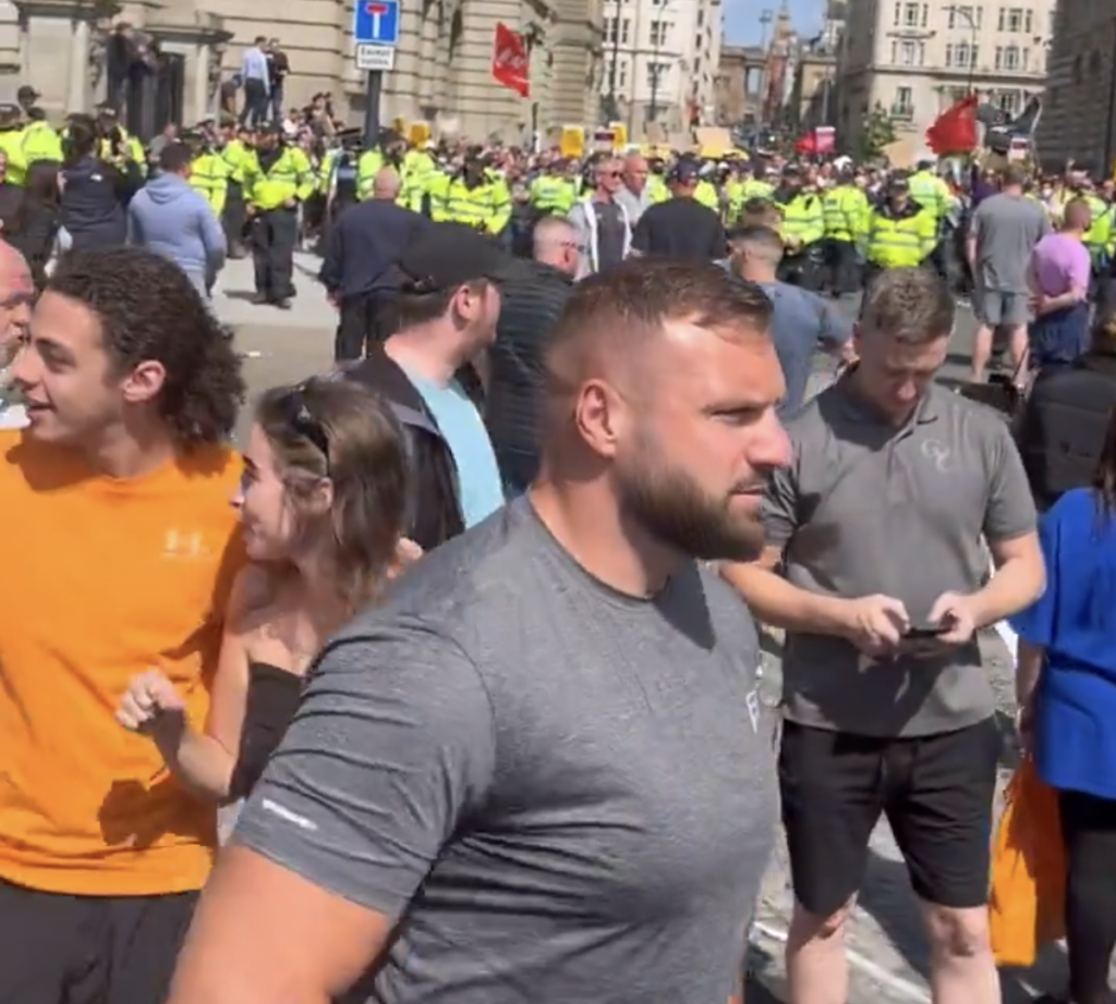 Obținerea rezidenței permanente în Marea Britanie va fi mult mai dificilă / Perioada de calificare pentru obținerea permisului de ședere pe termen nelimitat va fi prelungită de la 5 la 10 ani