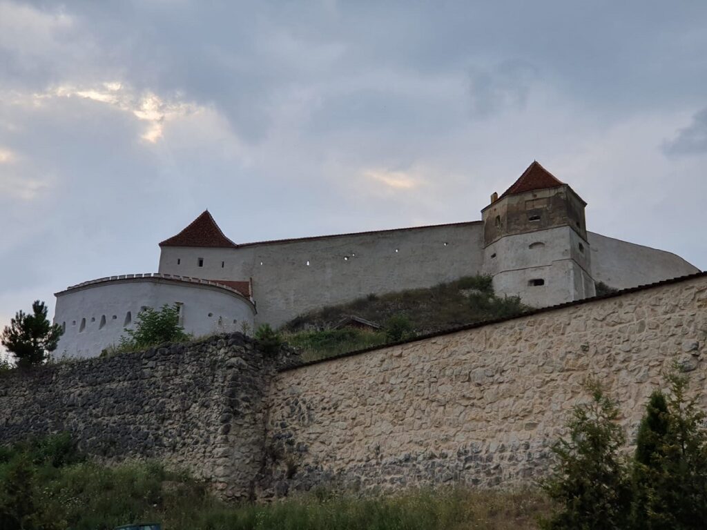 Pas important pentru reluarea reabilitării Cetății Medievale Râșnov, închisă vizitatorilor de 5 ani: Lucrări de punere în siguranță a monumentului, până la desemnara unui nou constructor