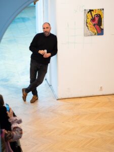dan popescu curator romania
