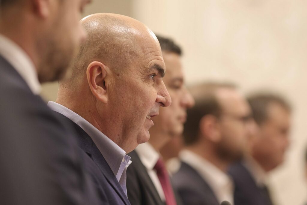 SURSE Coaliția nu se va reuni săptămâna viitoare pentru a evita un scandal înainte de alegerile pentru primăria Capitalei / Pe masa discuțiilor sunt pachetul trei de măsuri și buget și eventuala eliminare a impozitului minim pe cifra de afaceri