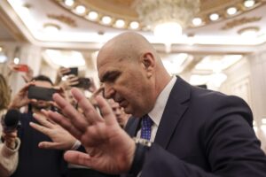 Protest angajați Senat, Ilie Bolojan