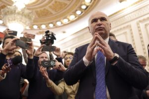 Protest angajați Senat, Ilie Bolojan