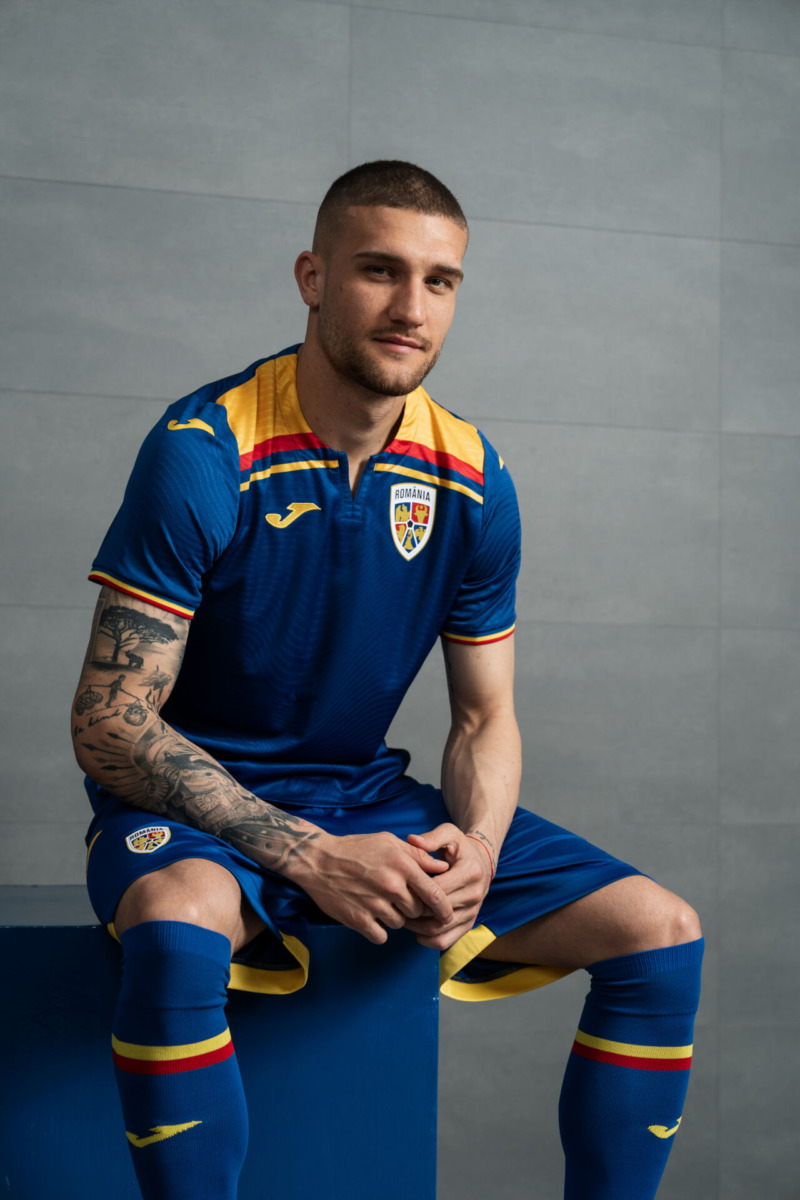 Echipamentul echipei naționale de fotbal a României, tricolorii, tricou de fotbal România, echipament de fotbal România