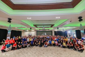 Poză de grup după un workshop de dans popular