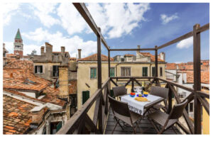 Terasa construită deasupra clădirilor din Venezia