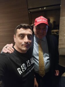 George Simion și Brian Brown, MAGA, în noaptea alegerilor.
