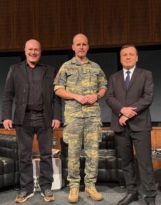 Johannes Kaup (primul din stânga), ministrul Markus Reisner și expertul Cornelius Granig
