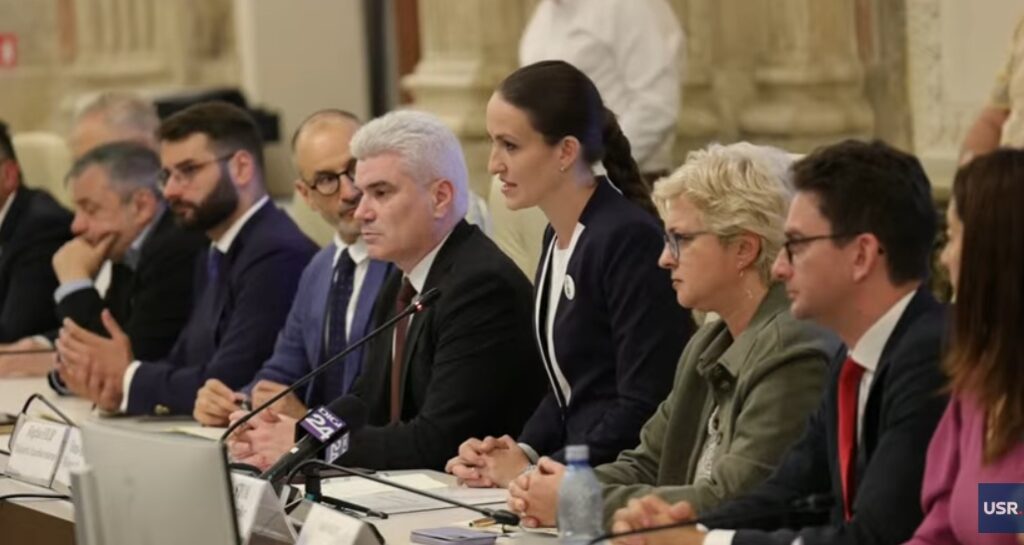 Oana Ţoiu: Micşorarea salariilor angajaţilor MAE nu este realist posibilă. O să venim cu un plan