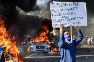 protest los angeles imigranti ilegali incendiu foc