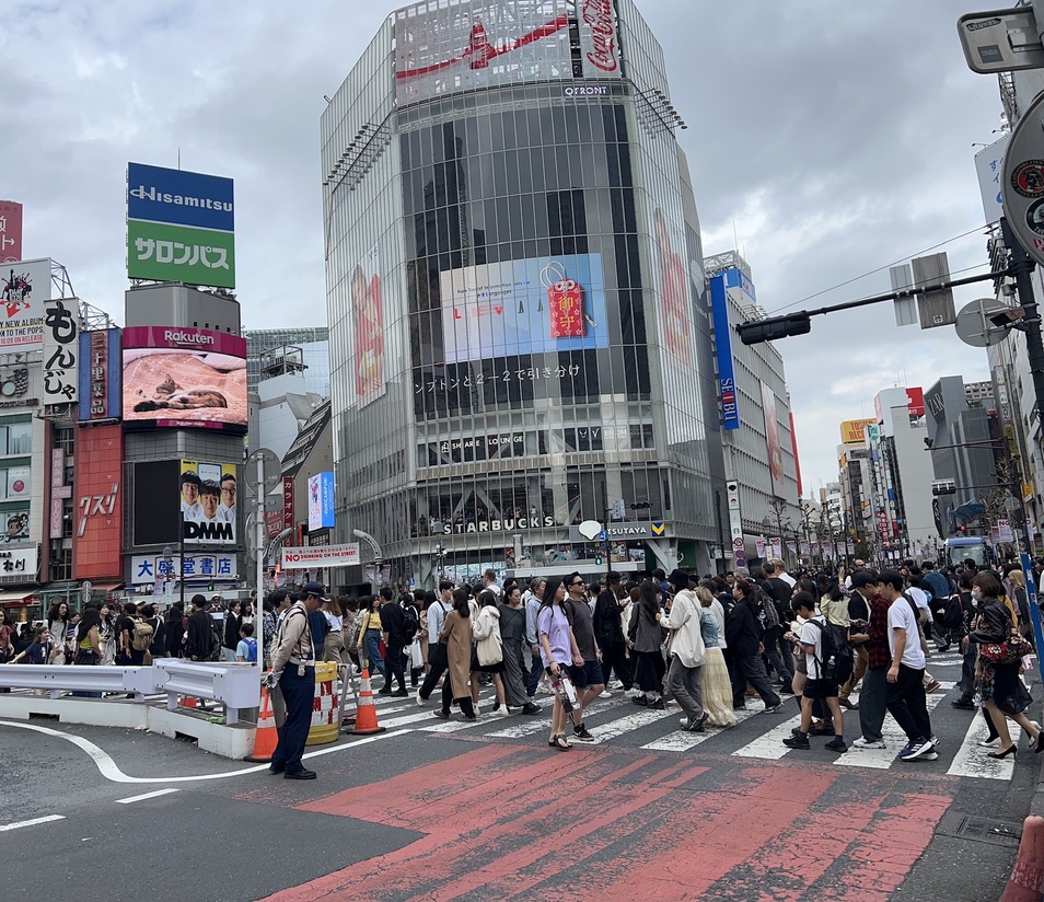 Aglomeratie Tokyo, turisti Tokyo Japonia, turism japonia, pietoni, trecere de pietoni Shibuya Tokyo, oameni in Tokyo