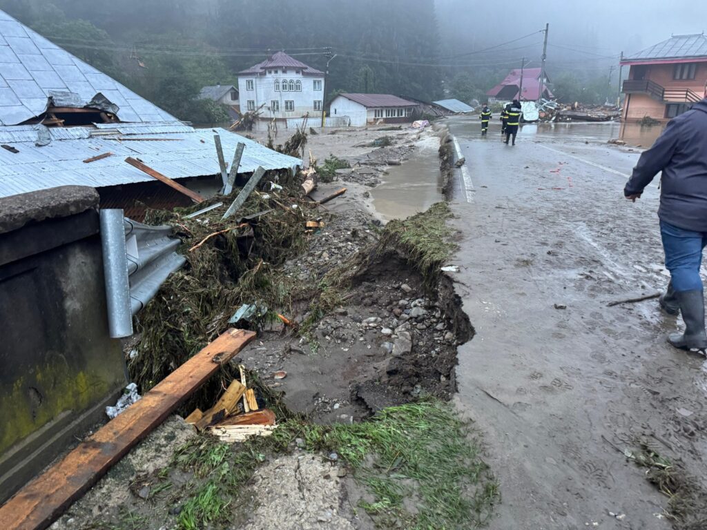 Cod portocaliu de inundaţii până duminică în județul Prahova