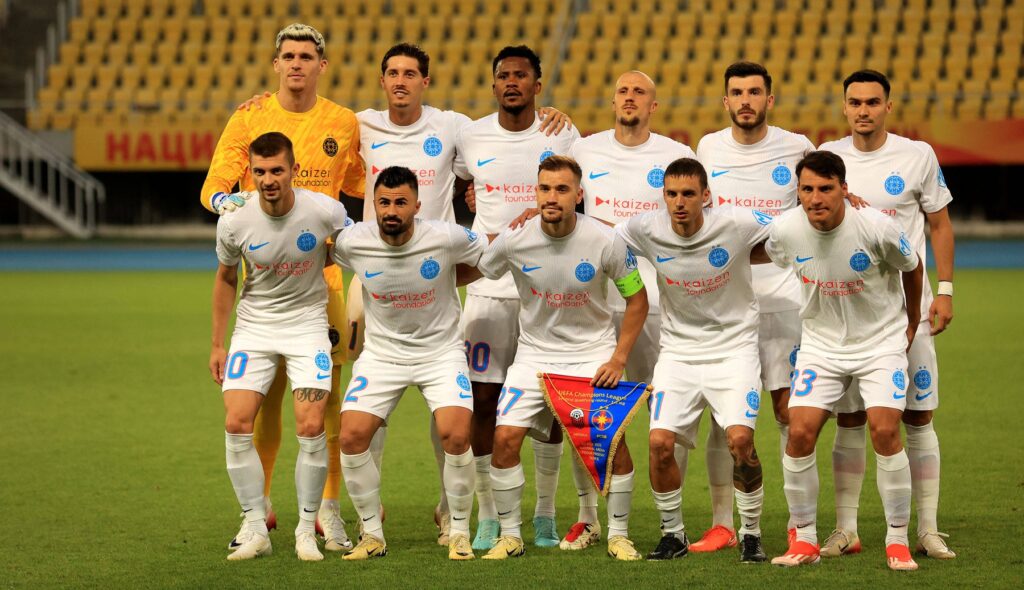 FCSB, învinsă de Steaua Roșie Belgrad în superioritate numerică, scor 0-1