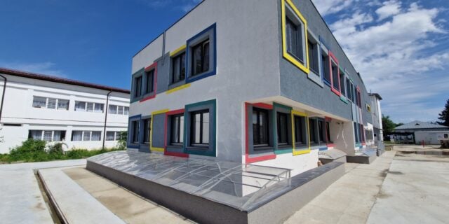 ANALIZĂ Finanțările europene, vitale pentru modernizarea infrastructurii școlare din Regiunea Sud Vest Oltenia. Aproape 115 milioane de euro din bani europeni, alocate școlilor din Dolj, Gorj, Mehedinți, Olt și Vâlcea, în ultimii zece ani