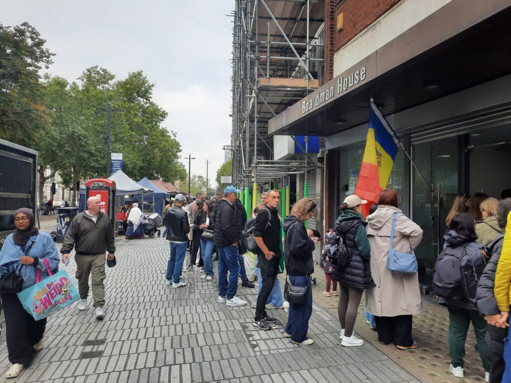 Coadă la Stratford, estul Londre, alegeri Republica Moldova