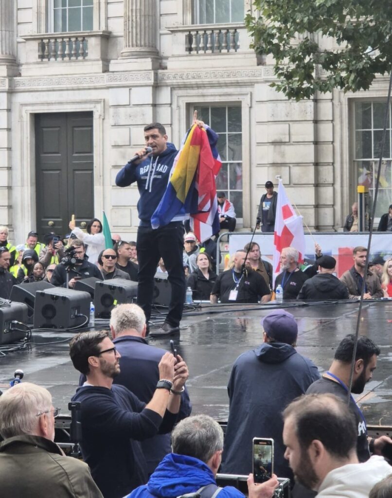 George Simion la mitingul din Londra organizat de Tommy Robinson