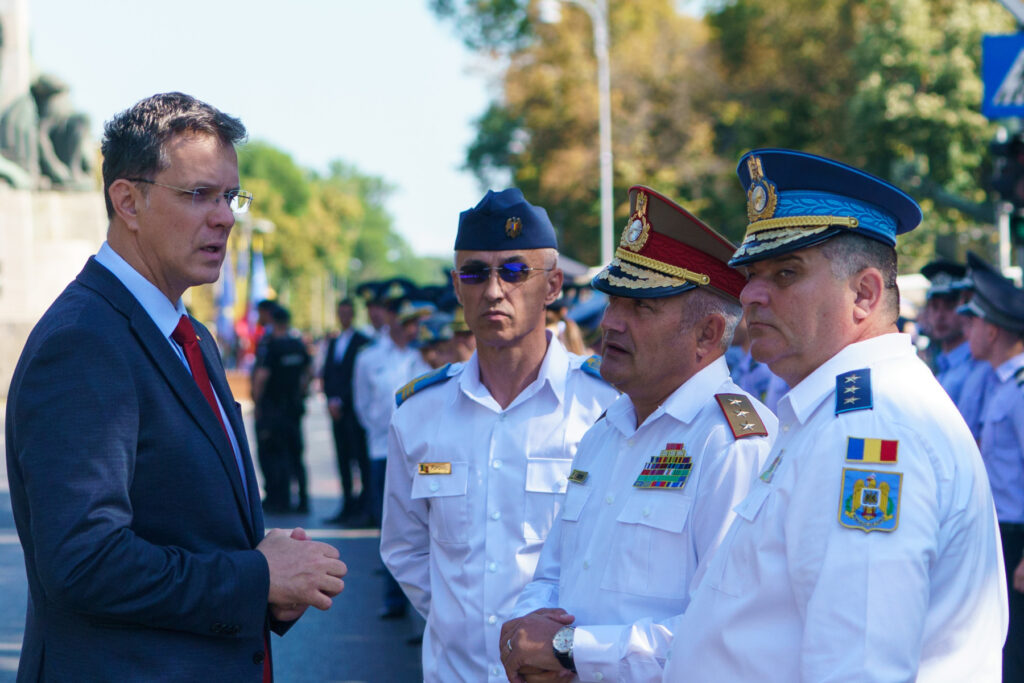 BREAKING Ionuț Moșteanu a demisionat de la Ministerul Apărării. ”România și Europa sunt sub asaltul Rusiei. Nu vreau ca discuțiile despre formarea mea și greșelile pe care le-am făcut acum mulți ani să-i distragă de la misiunea grea pe cei care conduc acum țara”