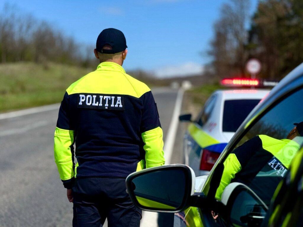 Un fost ministru al Apărării din Republica Moldova, percheziționat într-un dosar de finanțare ilegală a partidelor politice și spălare de bani