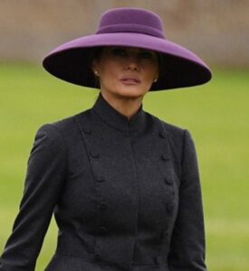 melania trump palarie mov
