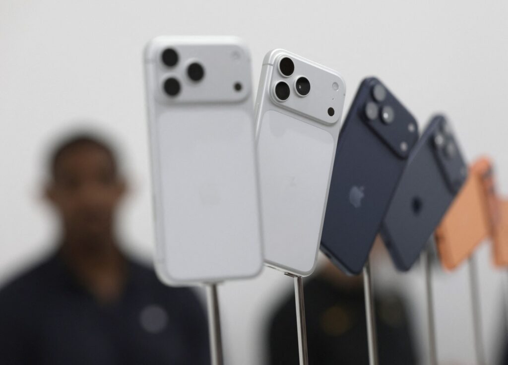 RAPORT Apple va depăși Samsung pentru prima dată în 14 ani la livrările globale de smartphone-uri în 2025