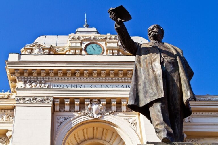 Universitatea „Al.I. Cuza” din Iaşi construieşte un cămin pentru studenţi la Ştefăneşti-Botoşani, unde instituţia deţine o staţiune de cercetare şi practică. Investiţia depăşeşte 12 milioane de lei şi este finanţată prin PNRR