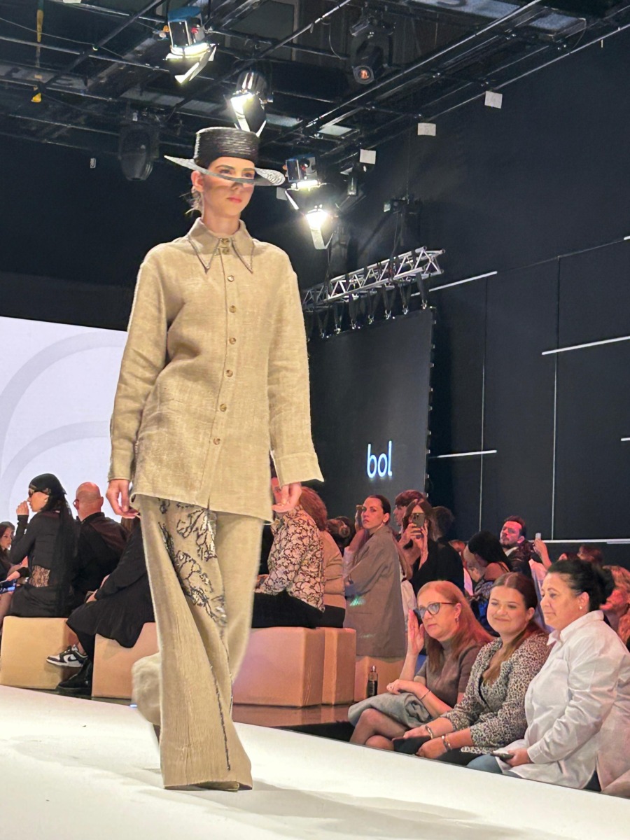 bol și DeCorina hats romanian fashion week 