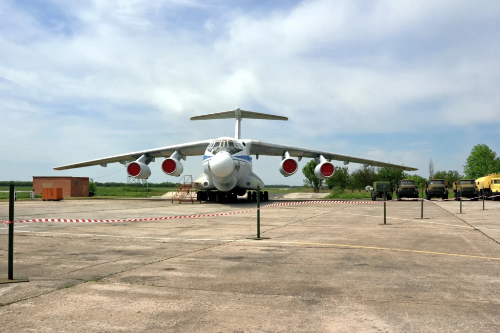 Ucraina a distrus două aeronave de mari dimensiuni pe aerodromul rusesc Taganrog / Una dintre ele este foarte probabil aeronava experimentală A-60 – un laborator zburător pentru testarea sistemelor laser de luptă (analiză BBC)