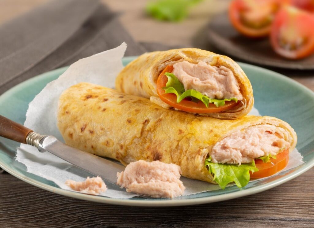 Gustare simplă transformată în aperitiv rafinat/ Rețete simple, rustice, preparate cu pate de ton