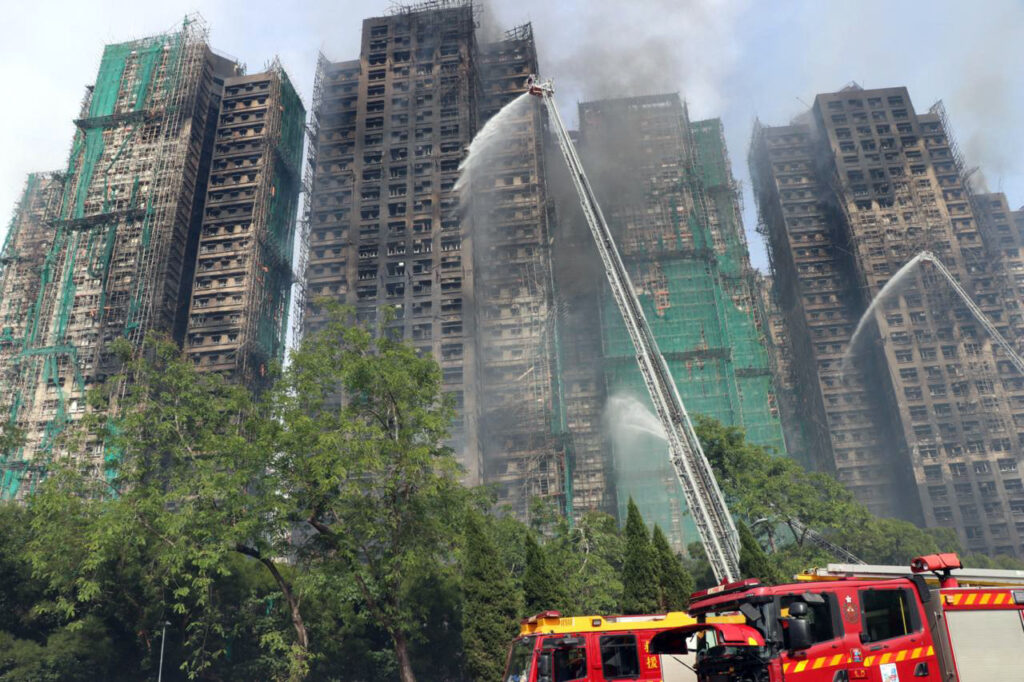 De ce s-a transformat incendiul din Hong Kong într-un dezastru istoric / Materialele de construcție, principalul suspect