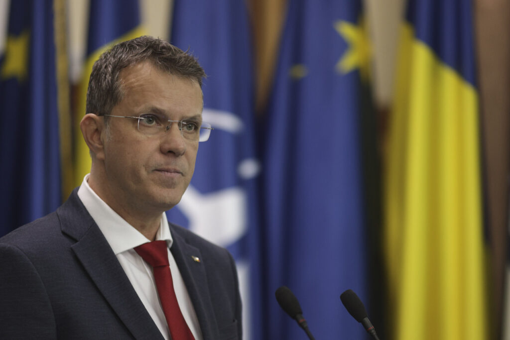 Investigație Libertatea: Cum și-a falsificat ministrul Apărării, Ionuț Moșteanu, primul CV ca membru al Guvernului pentru a intra în Consiliul de Administrație al Tarom / Universitatea Athenaeum: „Nu a fost niciodată student la noi”