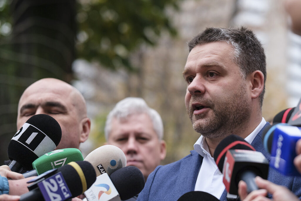 Ciprian Ciucu susține că PNL nu mai „coafează realitatea” în sondaje, după venirea lui Ilie Bolojan: „Hai să nu mai cumpărăm protecție”