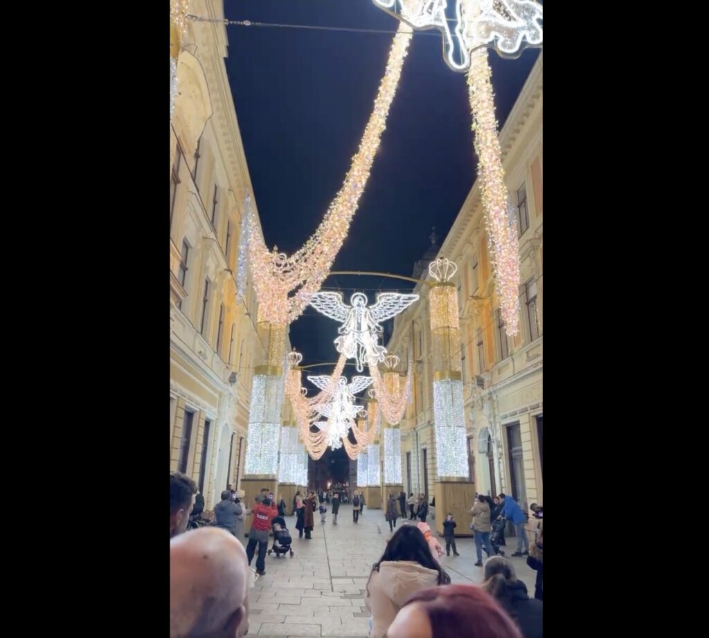 VIDEO Emil Boc: Haideți în centrul Clujului să vă bucurați de cel mai frumos spectacol de lumini, acompaniat de „Corul Îngerilor”