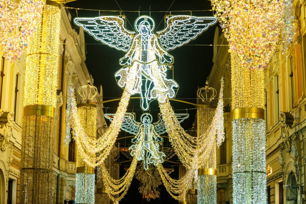 VIDEO/FOTO Emil Boc: Haideți în centrul Clujului să vă bucurați de cel mai frumos spectacol de lumini, acompaniat de „Corul Îngerilor”