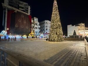 Patinoarul nefuncțional în ziua deschiderii Târgului de Crăciun din Constanța