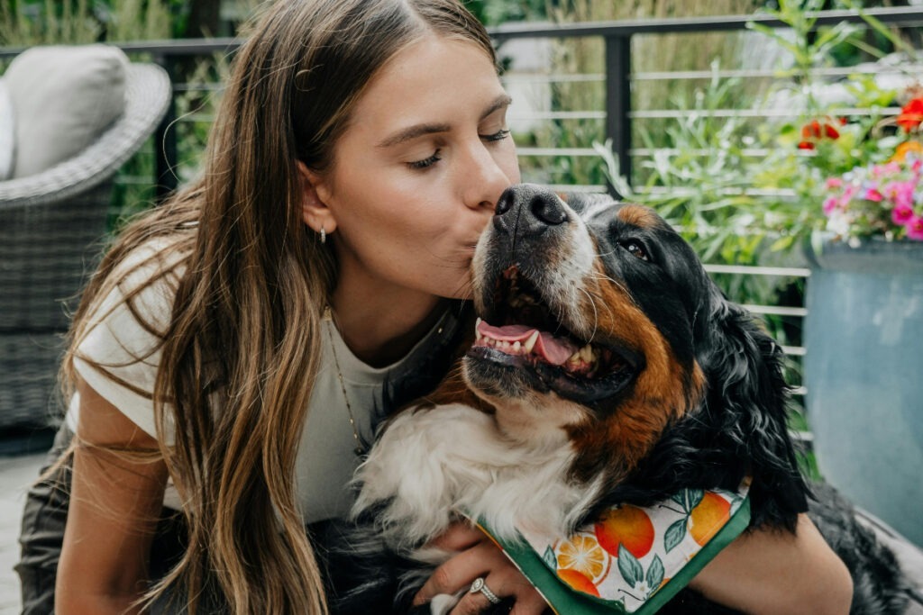 Pericolele culturii ‘‘fur baby‘‘: Când grijile noastre pentru animalele de companie devin stresante pentru ele