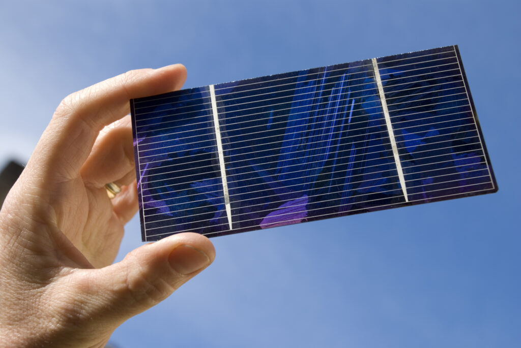 Cercetătorii chinezi dezvăluie cum au construit cea mai eficientă celulă solară din lume