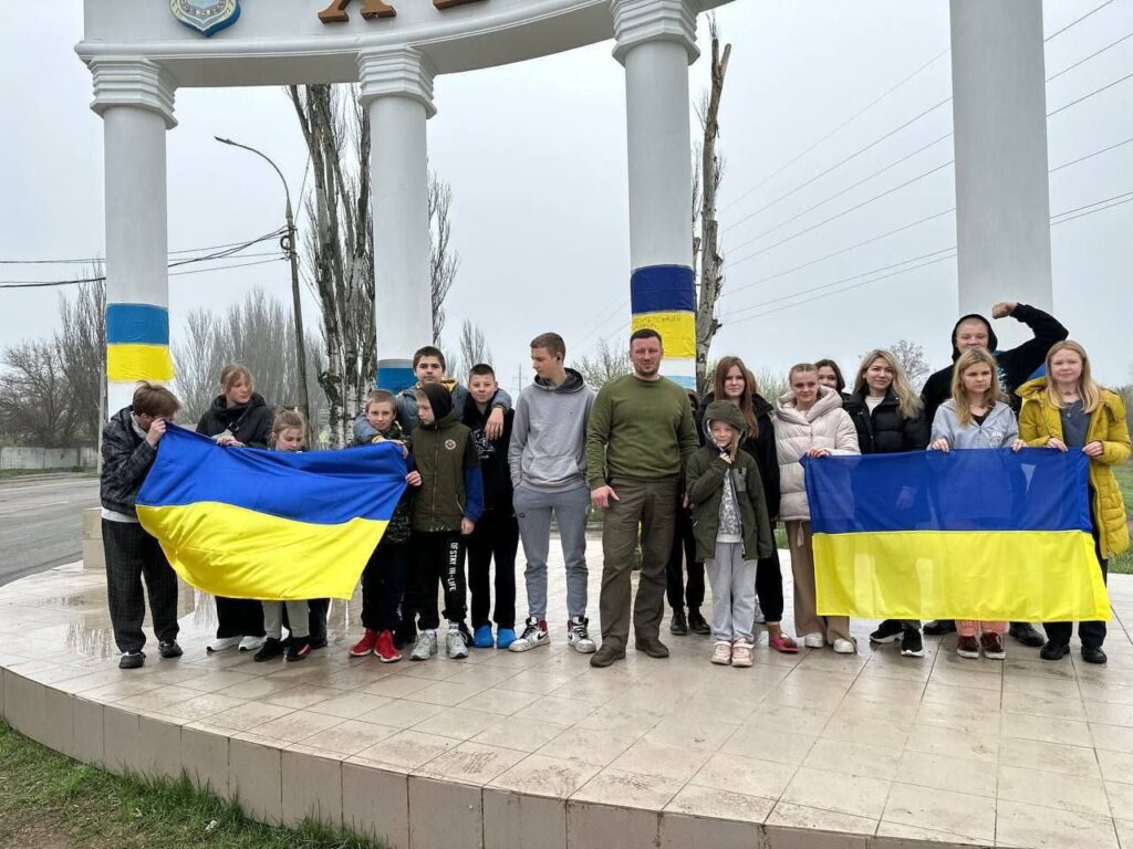 Cum au ajutat selfie-urile și imaginile din satelit la localizarea unor copii ucraineni răpiți de Rusia / Un laborator de la Universitatea Yale din Statele Unite a dezvăluit 210 tabere de reeducare și militare
