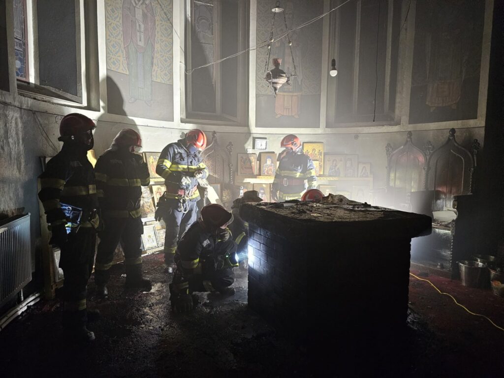 incendiu biserica dorohoi, botasani