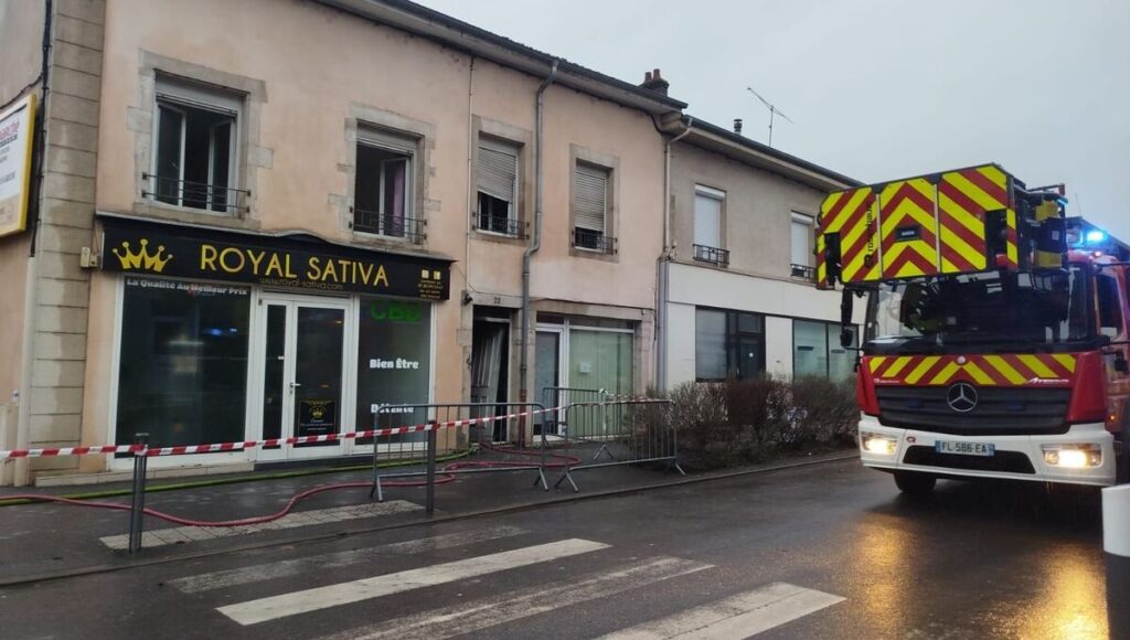 Cinci morţi şi un rănit în Franţa, într-un incendiu într-o clădire cu trei niveluri