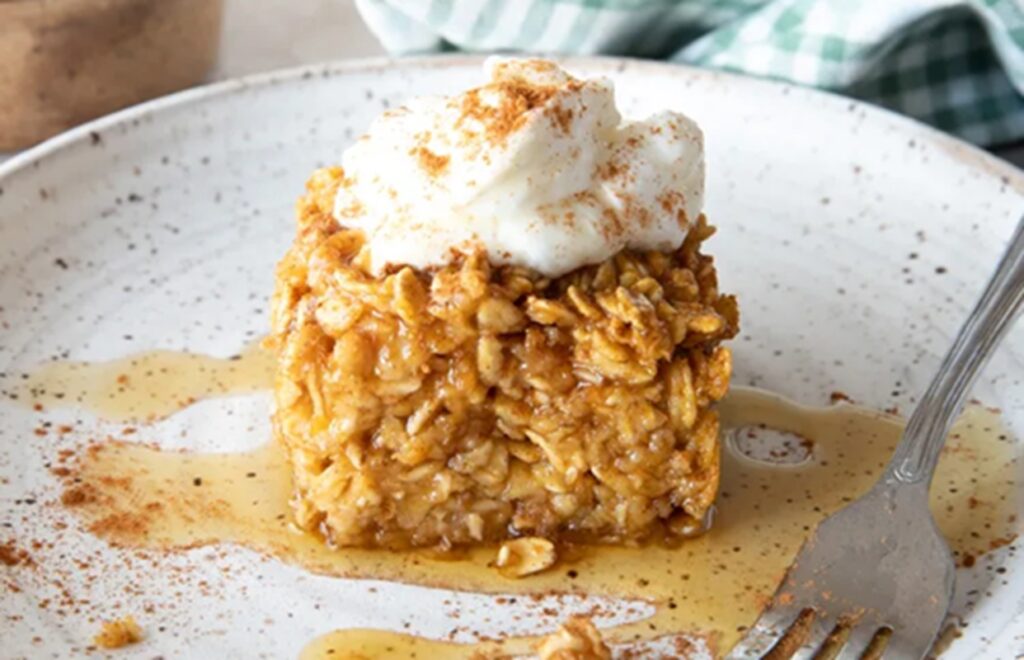Baked oatmeal cu dovleac / Un mic dejun delicios, echilibrat, sățios și ușor de preparat