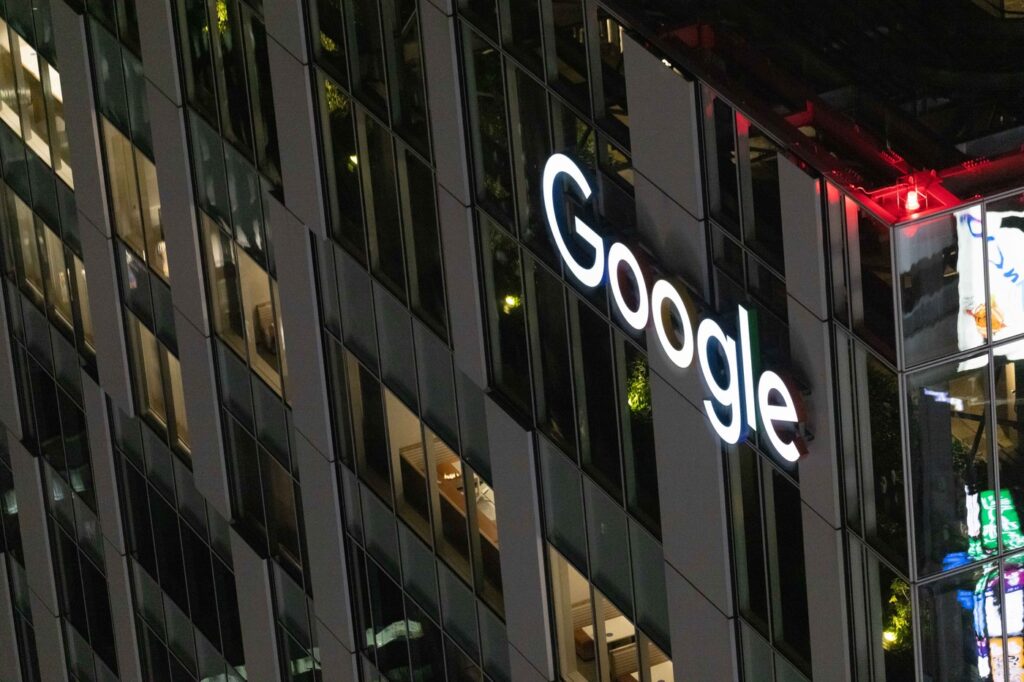 Google renunță la plângerea antitrust împotriva Microsoft privind practicile de cloud computing, în contextul anchetei UE